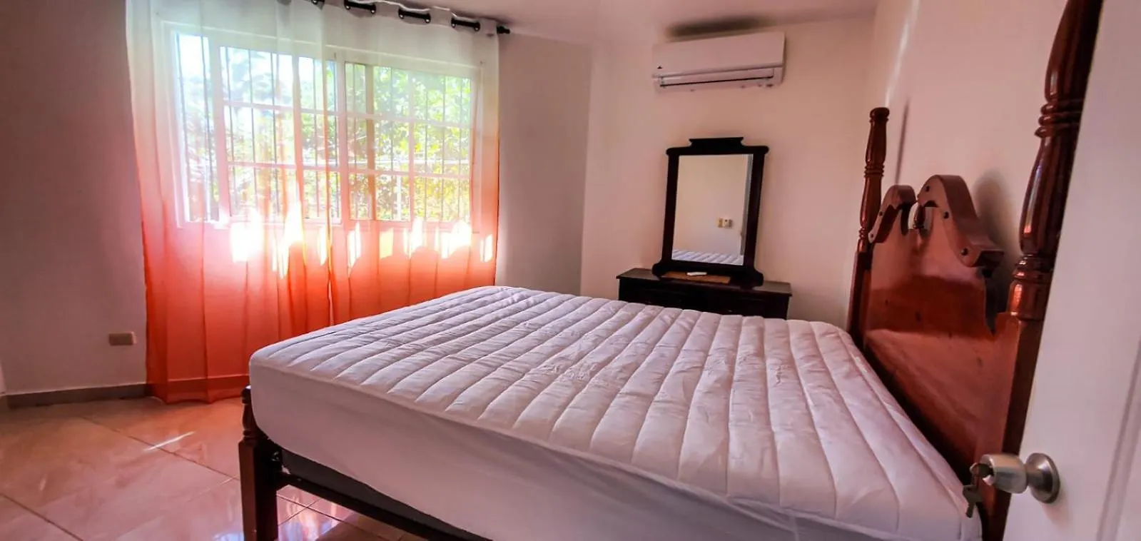 Yoyo Dolfin Residencia Villa Sosua